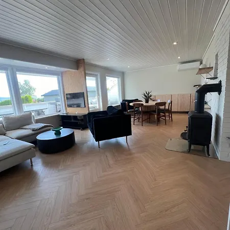 Entire House With View Over The Fjord Hébergement de vacances *