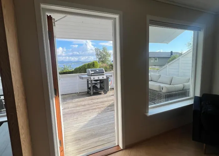 Feriehus Entire House With View Over The Fjord