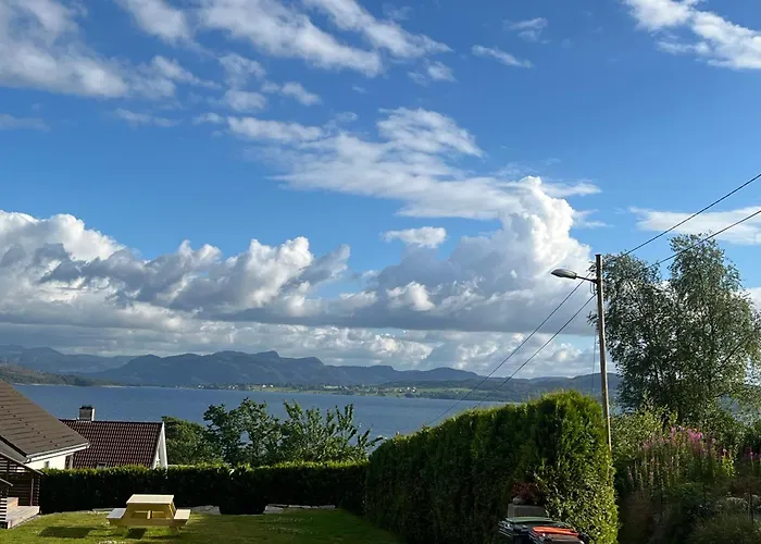 Entire House With View Over The Fjord Feriehus