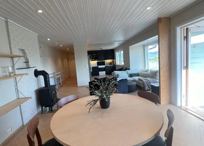 Feriehus Entire House With View Over The Fjord
